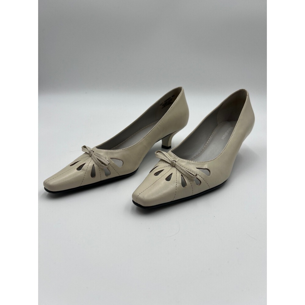 Naturalizer Womens 8M Beige Leather Kitten Heel Pumps Cutout Bow Pointed Toe S67